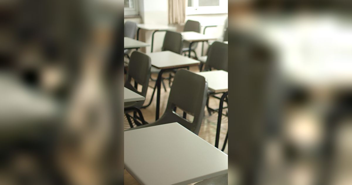 Curiga Kelas Sepi dan Pintu Tertutup Rapat, Pas Digerebek Langsung Terkejut dan Panik