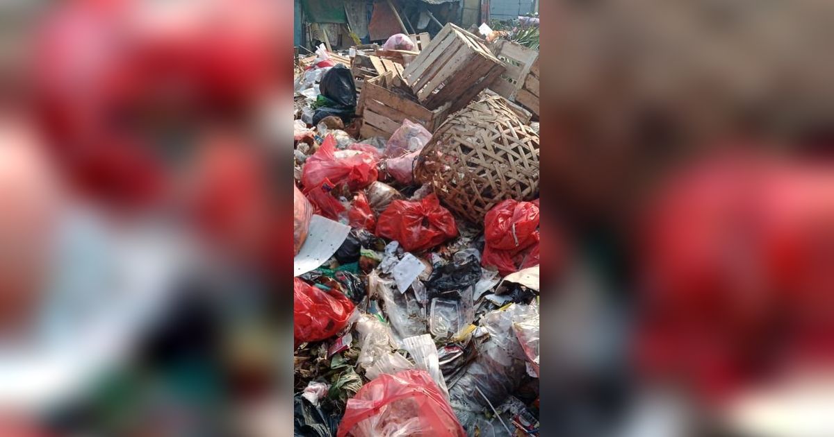 Sampah Menumpuk di Pasar Kutabumi Bikin Warga Jengkel, Tak Diangkut Karena Dinas Kebersihan Diperiksa Polisi