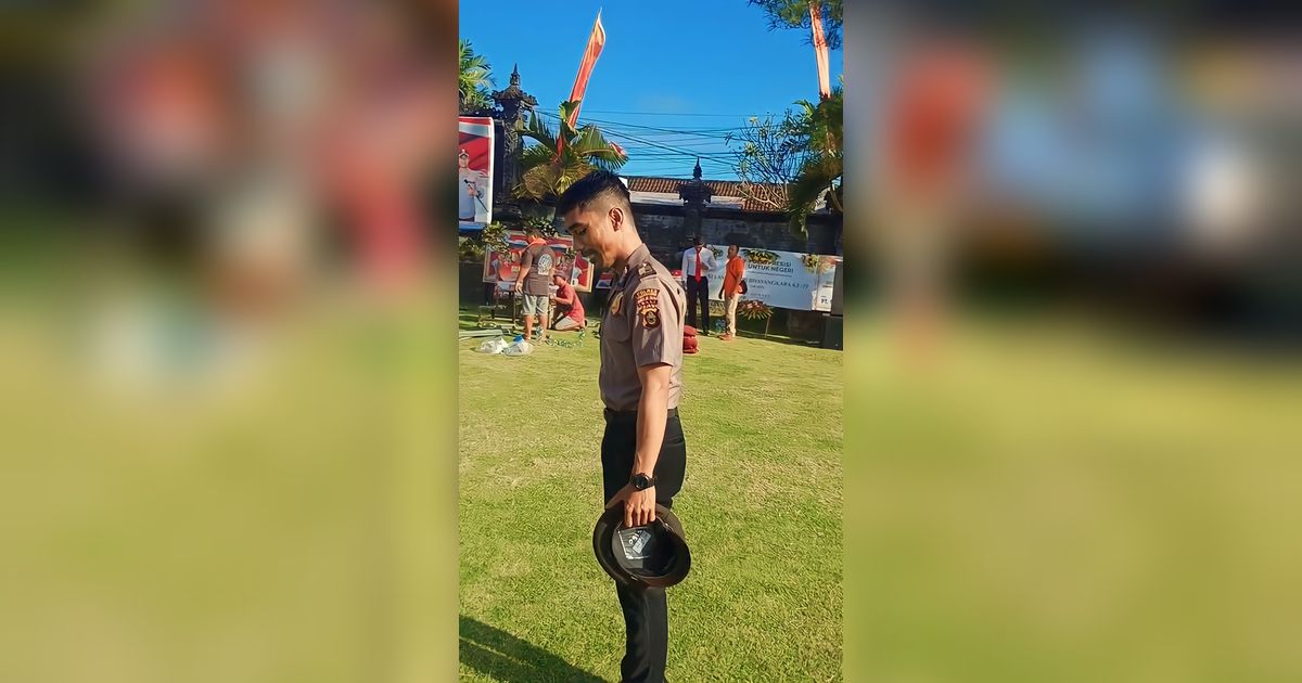 Semua Didampingi Istri, Polisi Jomblo Ini hanya Bisa Pasrah Ditemani Bayangan Sendiri Saat Upacara Kenaikan Pangkat