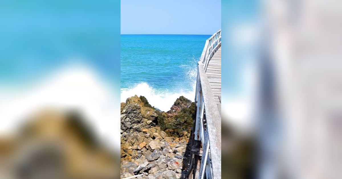 Menyusuri Pantai Lhoknga, Spot Wisata Cocok untuk Surfing di Ujung Pulau Sumatra