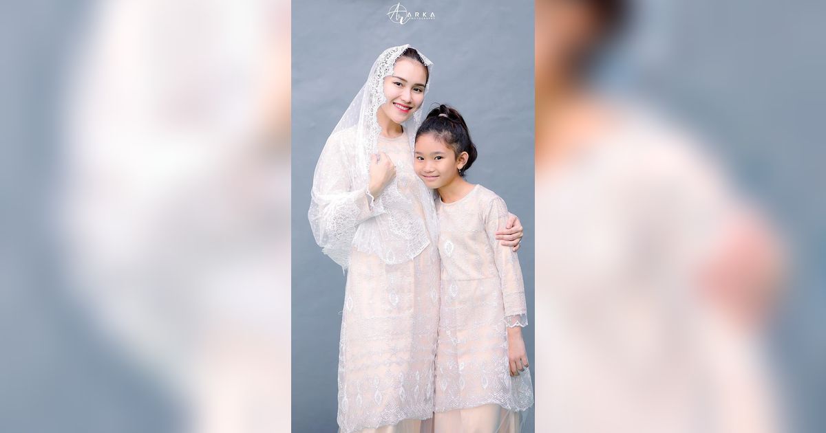 Memasuki Usia Remaja, Ukuran Sepatu Bilqis Anak Ayu Ting Ting Kini Sudah Sama dengan Sang Ibu.