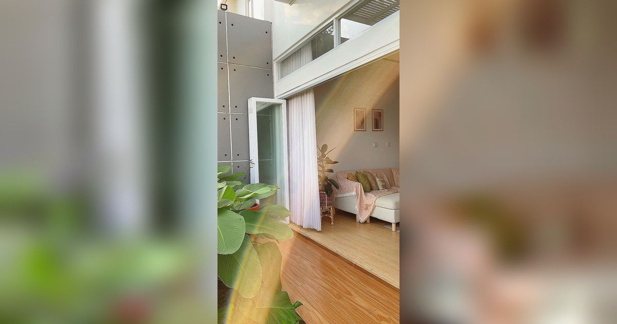 Potret Teras dengan Pintu Lipat, Rumah Jadi Lebih Terang