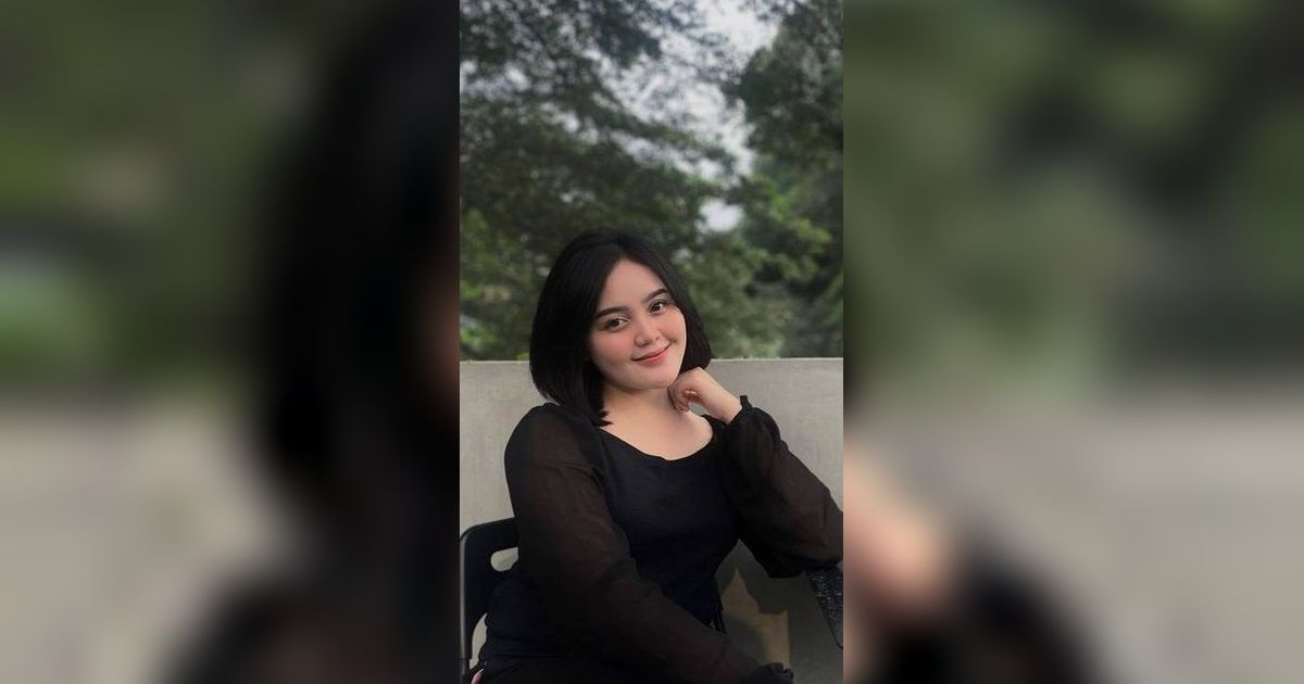 Potret Tia Septiana Anak Mandra yang Jarang Tersorot, Paras Cantiknya Manglingi Banget!