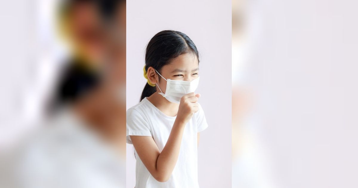 Ibu Wajib Tahu, Ini Pertolongan Pertama Flu dan Batuk yang Menyerang Anak Saat Polusi Udara Memburuk