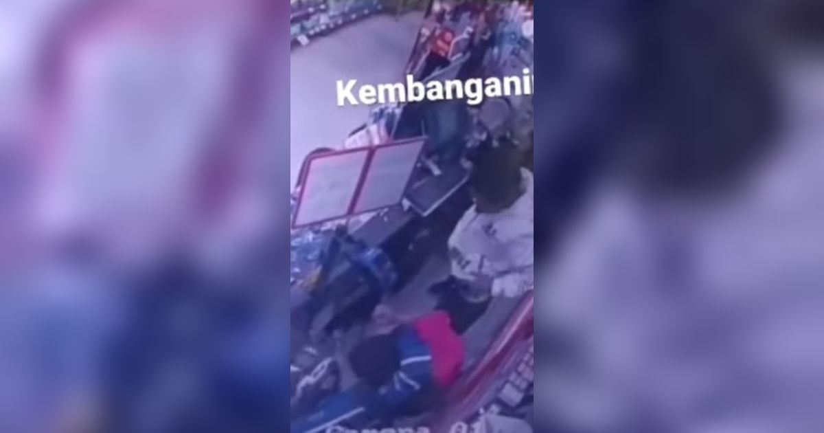 Detik-Detik Tiga Rampok Kuras Duit di Kasir Sambil 'Kunci' Leher Pegawai Perempuan