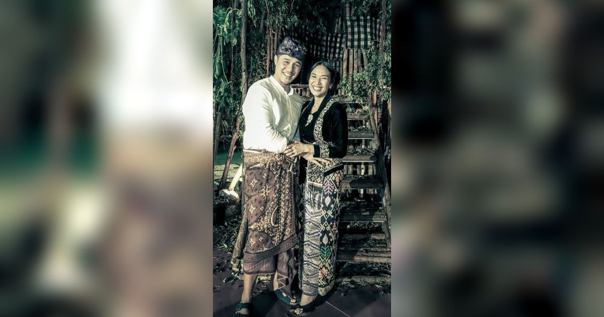 Rayakan Anniversary Ke-13, 8 Foto Mesra Happy Salma dan Suami Yang Jarang Tersorot