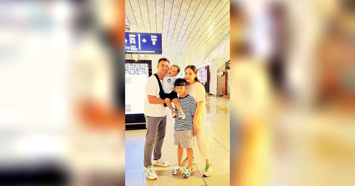 Momen Haru Perpisahan Raffi Ahmad-Nagita Slavina yang Pergi ke Spanyol, Rafathar dan Rayyanza Nangis di Bandara