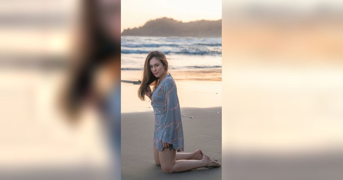 Wulan Guritno Melakukan Sesi Pemotretan di Pantai, Hot Mama Pamer Body Goals Bak Masih Gadis