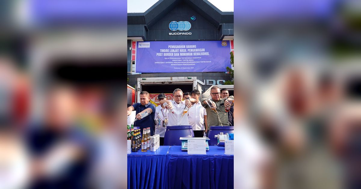 Mendag Zulkifli Hasan Musnahkan Minuman Beralkohol dan Hasil Pengawasan Post Border Senilai Rp7 Miliar