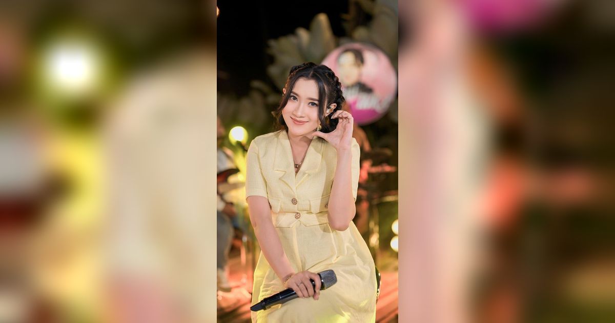 Senyum Bahagia Pedangdut Yeni Inka Dikaruniai Putri Pertama 'Kylie Yumnaa Yhara Shakti'