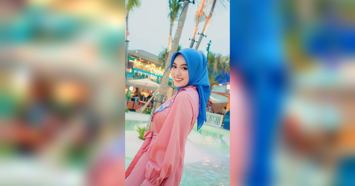Perpaduan Gemas Warna Soft Pink dan Irish Blue ala Nabilah Ayu