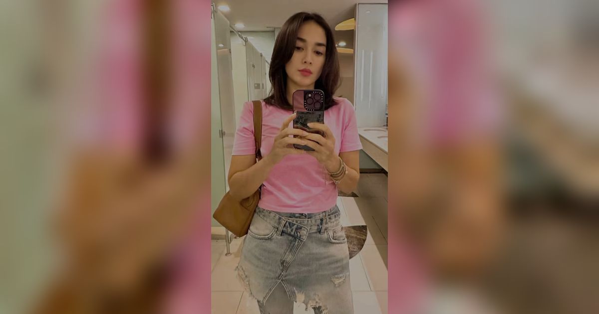 10 Potret Cantik Ussy Sulistiawaty Tampil dengan Rambut Baru, Netizen 'Ibu 5 Anak Lho'