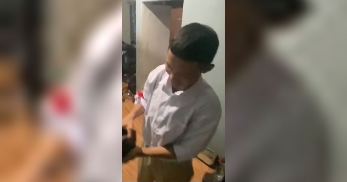 Momen Kakak Beri Kejutan Hadiah HP Mahal ke Sang Adik, Ekspresi Bahagia Adiknya Curi Perhatian