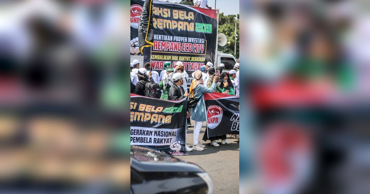 FOTO: Massa Berbagai Ormas Gelar Aksi Bela Rempang, Spanduk, Poster hingga Mobil Komando Dibawa ke Patung Kuda