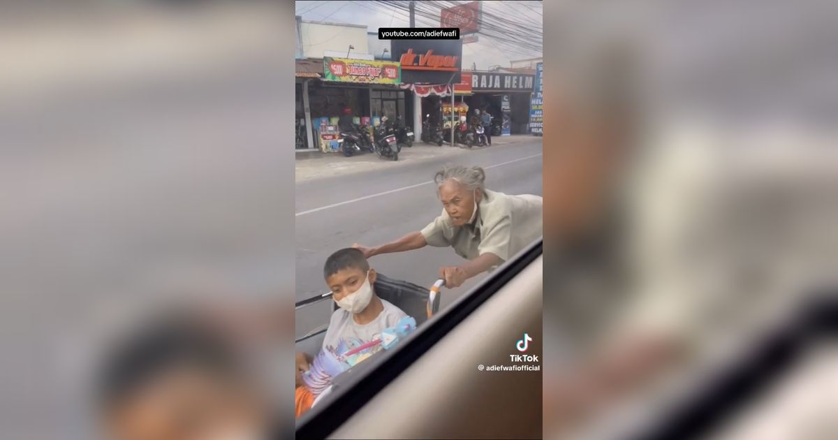 Viral Ibu Turuti Keinginan Anak Berkebutuhan Khusus untuk Lihat Mobil, Bikin Haru Warganet