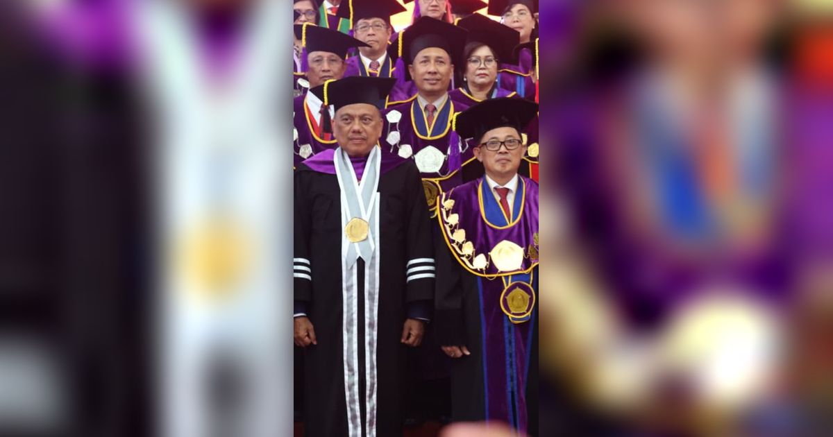 Olly Dondokambey Terima Gelar Doktor Honoris Causa Pertama dari Unsrat