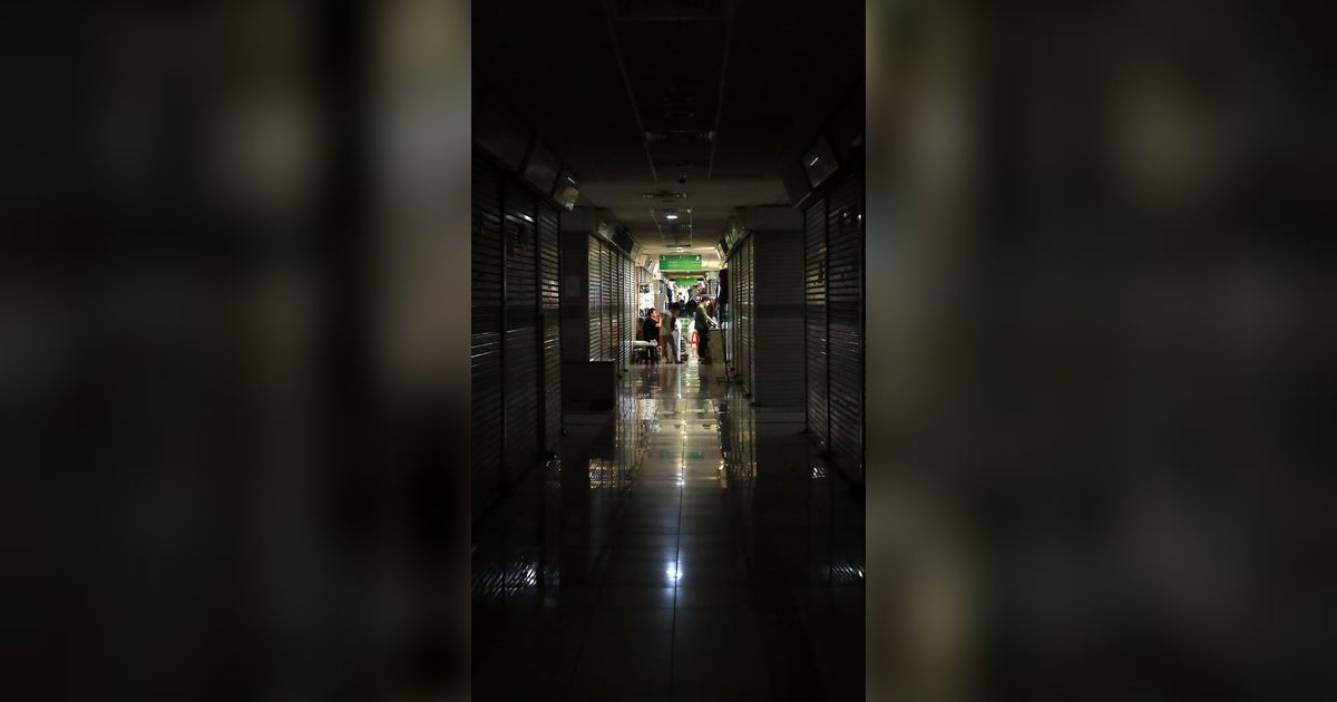Potret Suasana Terkini Pasar Tanah Abang, Lebih Banyak Menekinnya Ketimbang Orang yang Belanja