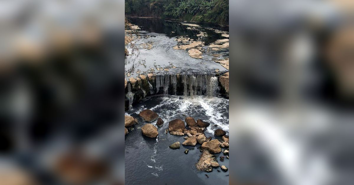 FOTO: Airnya Hitam dan Bau, Begini Potret Miris Curug Parigi di Bekasi yang Dulunya Indah Kini Tercemar Limbah