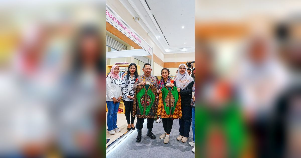 Kapolri Datangi Stand UMKM  Kreasi Bhayangkari: Terus Semangat buat Produk Kebanggaan Indonesia