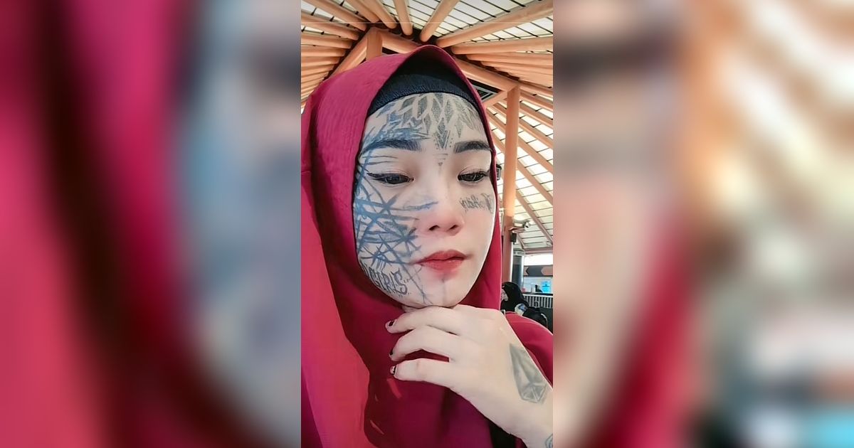 Putuskan Lepas Hijab Usai Hijrah, Intip Potret Terbaru Mondy Tatto Wanita Punk yang Tato di Mata