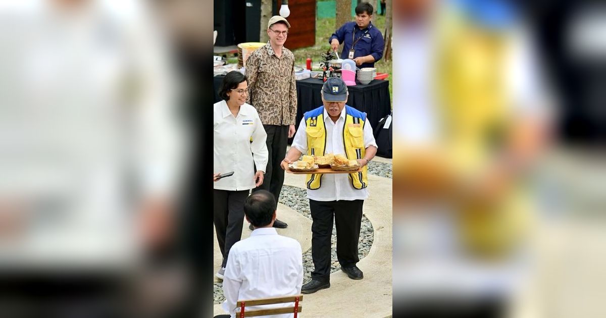 FOTO: Gaya Menteri PUPR Jadi Pramusaji di IKN, Hidangkan Sarapan untuk Jokowi