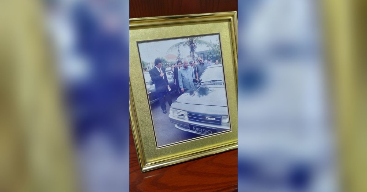 Obituari Soebronto Laras: Tampil Gagah di Hadapan Presiden Soeharto Jelaskan Calon Mobil Nasional Mazda MR90