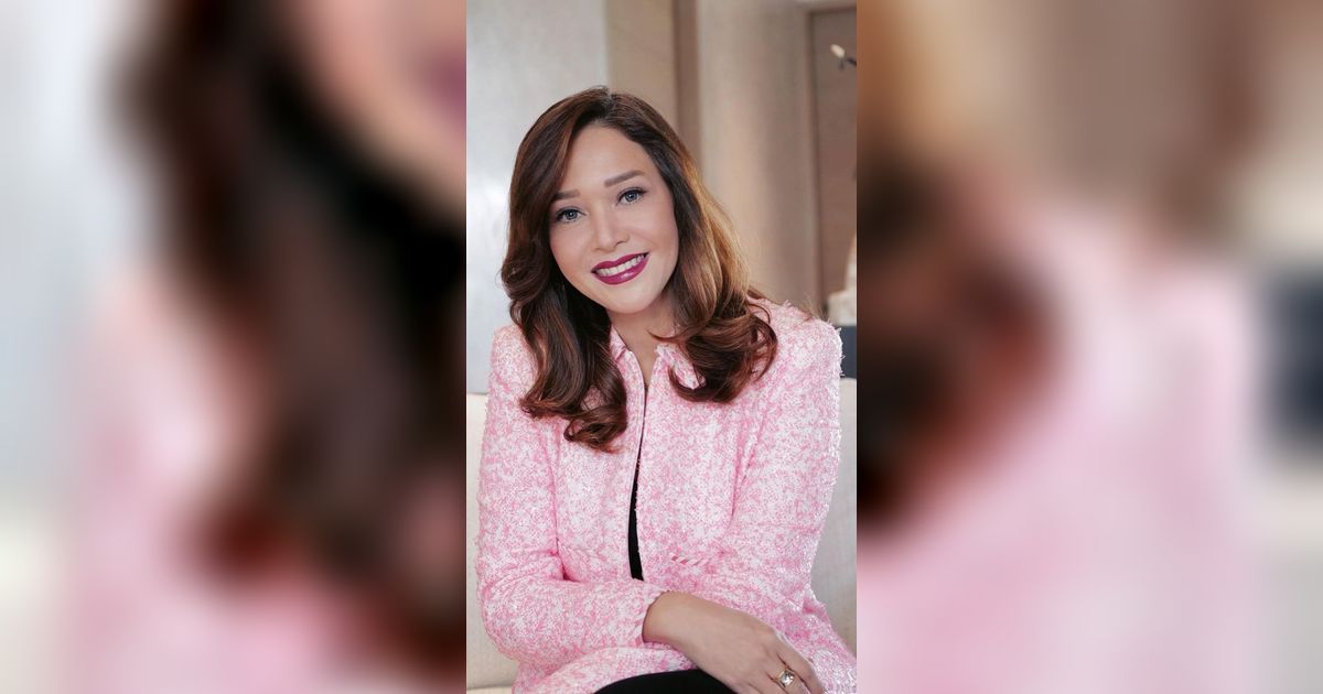 7 Potret Pakai Seragam SMP, Penampilan Maia Estianty Cantik Banget