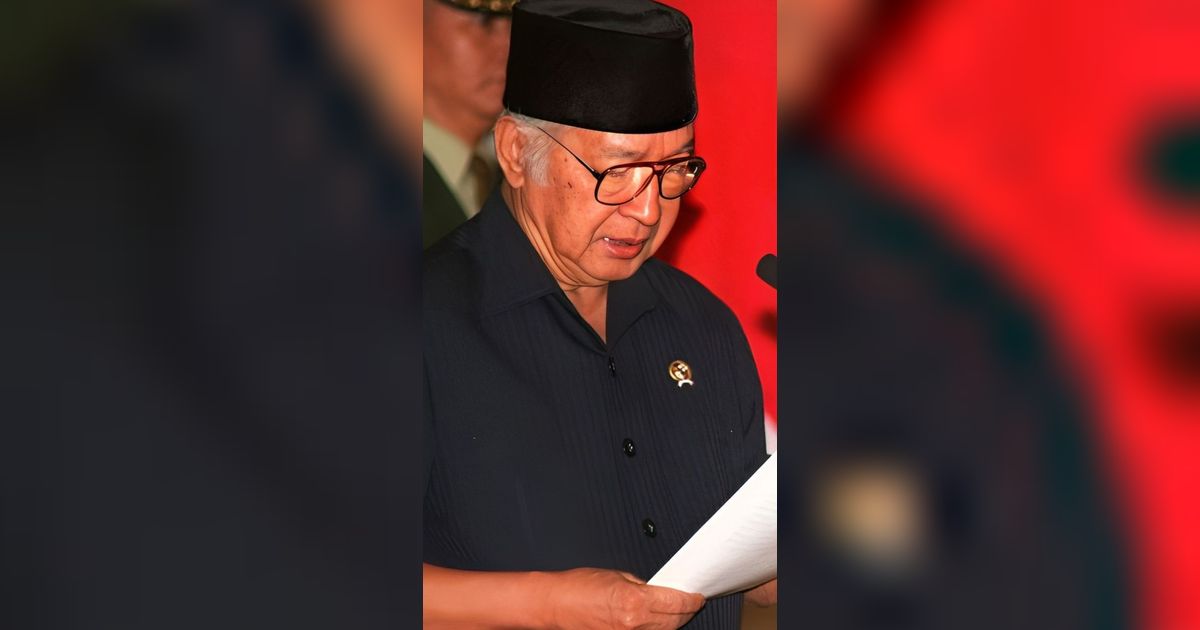 Video Detik-Detik Soeharto Lengser dan Tinggalkan Istana Tahun 1998, Inilah Senyum Terakhirnya ke Paspampres