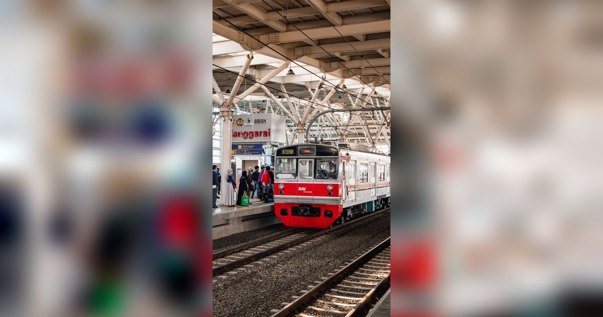 Beneran Disebut Kereta Zombie Begini Penampakan KRL Jaman Jadul yang Gen Z Tak Mungkin Mau Coba, Atapnya Penuh Penumpang