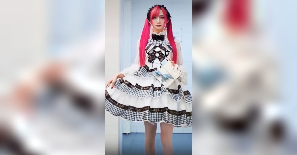 Pria Ini Kenakan Busana ala Lolita Setiap Hari, Respons Istrinya Tak Terduga