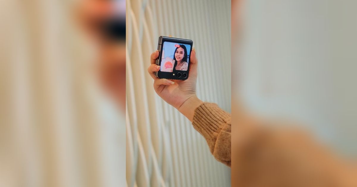 Hack Trick Bikin Konten Vlog Sendirian Pakai Galaxy Z Flip5, Hasilnya Anti-mainstrem