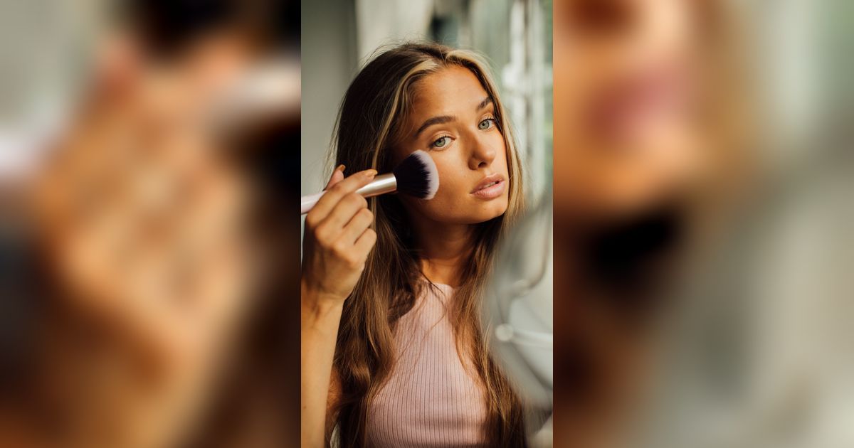 Nggak Sampai 5 Menit, Begini Cara Membersihkan Kuas Makeup