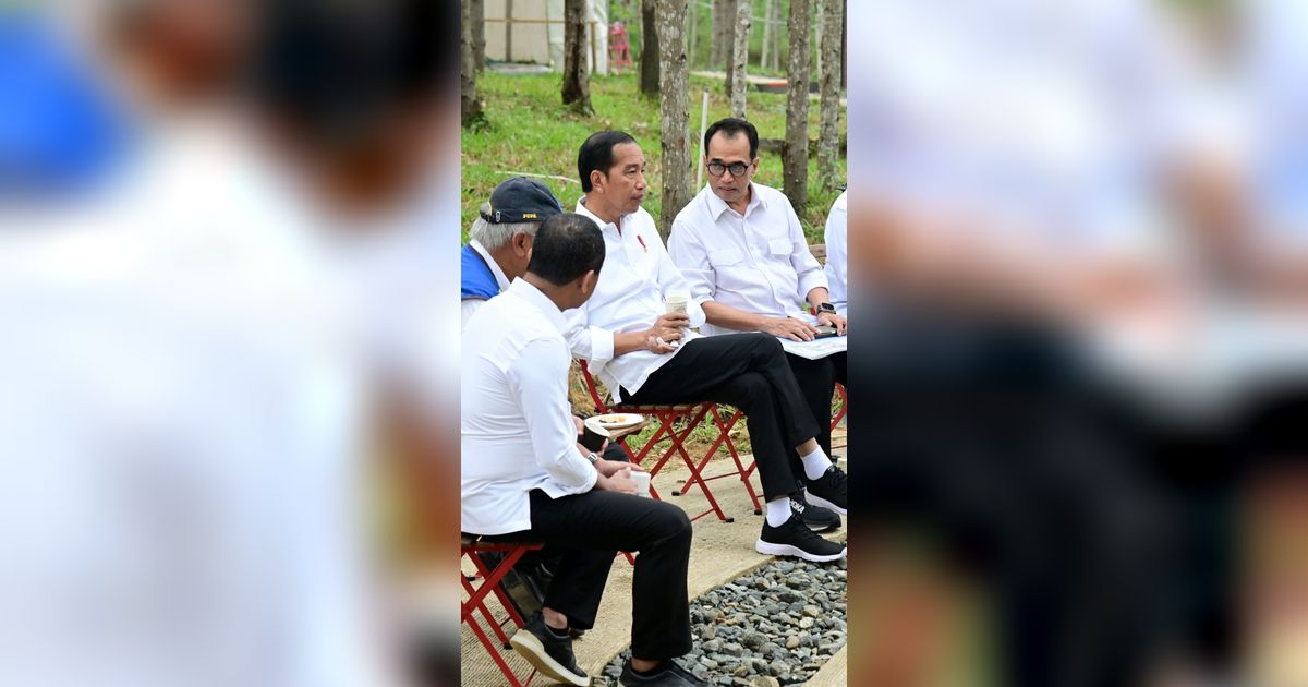 Potret Jokowi Sarapan sambil Terima Laporan Para Menteri di IKN