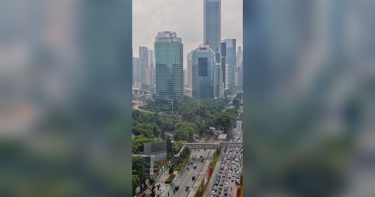 Peringati HUT Ke-55, Kadin Serahkan Peta Jalan Indonesia Emas 2045 ke Jokowi