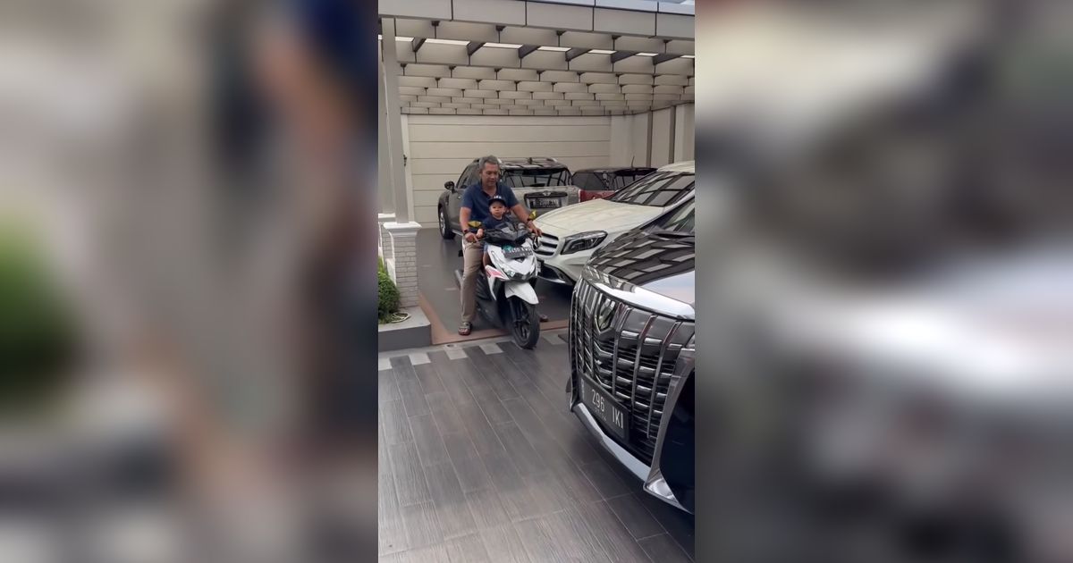 Momen Anak Nikita Willy Dibonceng Motor, Garasi Rumahnya Bikin Salfok Penuh Mobil Mahal 'Itu Rumah Apa Showroom'