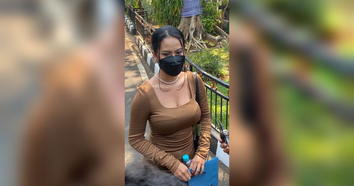 Pakai Baju Seksi, Siskaeee Penuhi Panggilan Polisi Terkait Film Porno Kelas Bintang