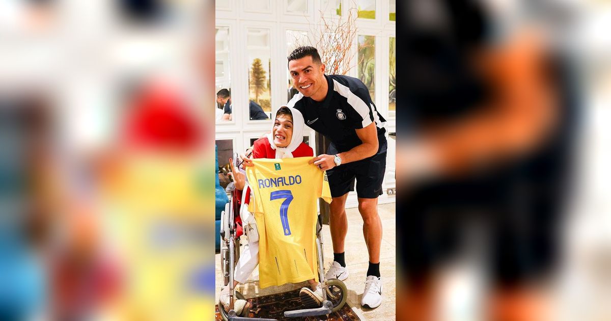 Pelukis Iran terkenal Fatima Bahagia KetemuSang Idola, Kapten Al Nassr Cristiano Ronaldo Langung Memeluknya