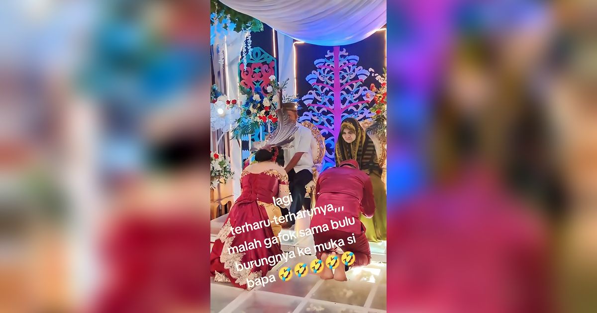 Momen Kocak Sungkeman, Wajah Bapak Tertutup Bulu Burung di Sanggul Pengantin, Responsnya Tak Terduga