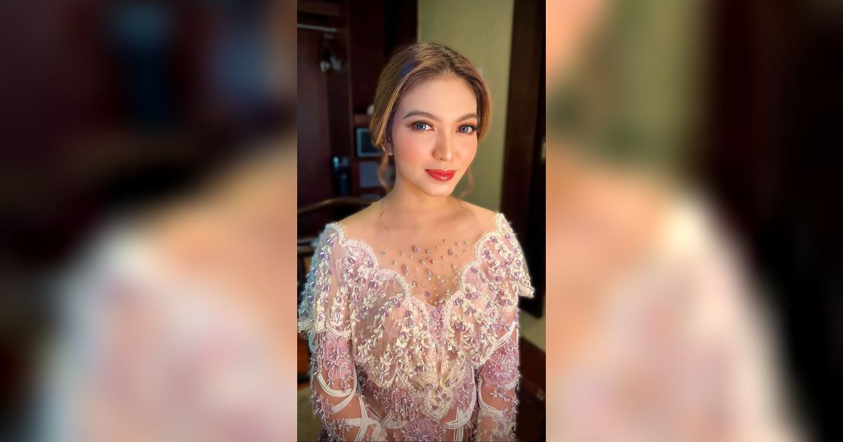 Potret 'Santuy' Selvi Ananda, Istri Gibran Rakabuming Saat Makan di Restoran, Taruh Tas Ratusan Juta di Lantai
