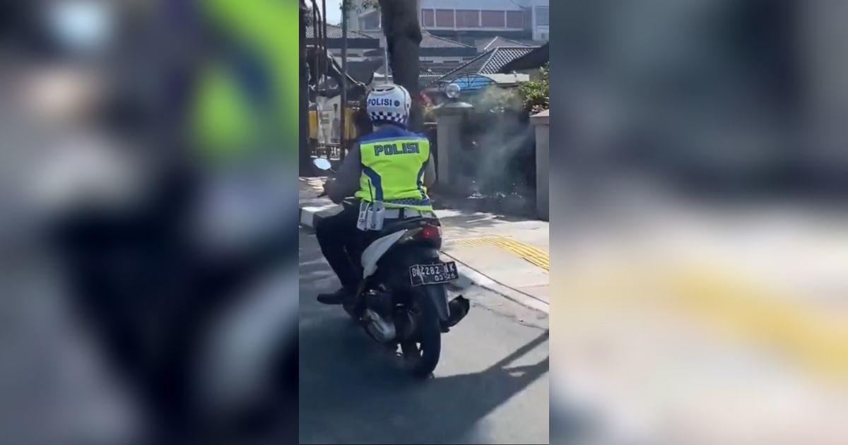 Langgar Aturan Berkendara, Polisi Ini Jadi Sorotan Lantaran Merokok di Jalan Raya