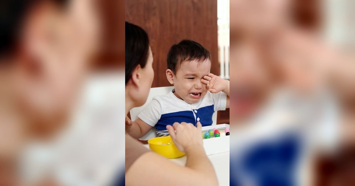 Ayah Bunda Tak Tahan Mendengar Anak Menangis? Coba Refleksi Diri