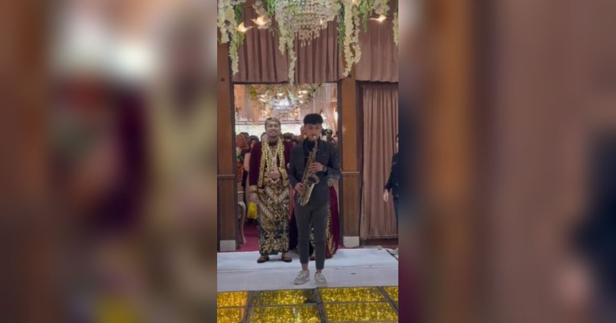 Nyeleneh! Pasangan Tak Pakai Iringan Musik Cinta saat Kirab Nikah, Malah Lagu Kartun Bikin Ngakak