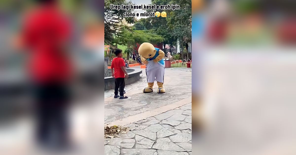 Perjuangan demi Sesuap Nasi, Badut Upin Ipin Tetap Ceria Sampai Celananya Melorot