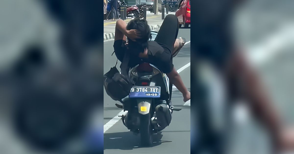 Viral Aksi Pengendara Naik Motor Sambil Rebahan di Depok, Bahayakan Pengguna Jalan