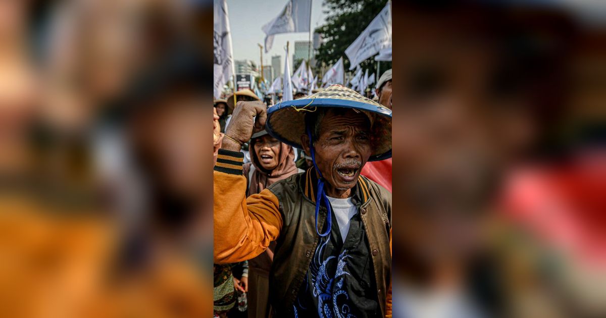 FOTO: Memperingati Hari Tani, Massa Buruh hingga Serikat Petani Minta Enam Tuntutan di Patung Kuda