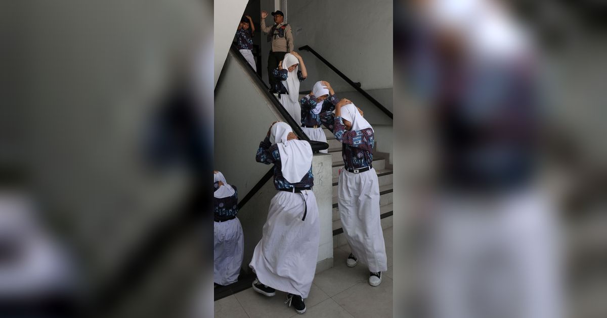 FOTO: Membekali Pelajar dengan Edukasi Tanggap Bencana Gempa Bumi di SMPN 198 Jakarta