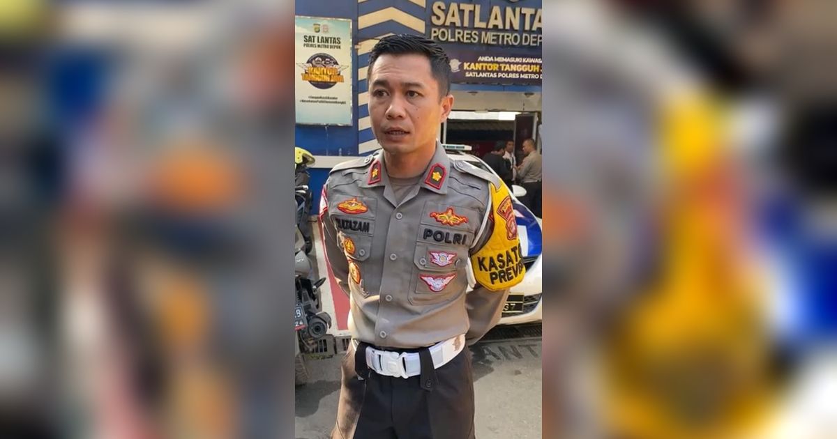 Viral Pemotor di Depok Nyetir Sambil Rebahan Kayak di Pantai Bikin Polisi Geram Langsung Kasih Sanksi