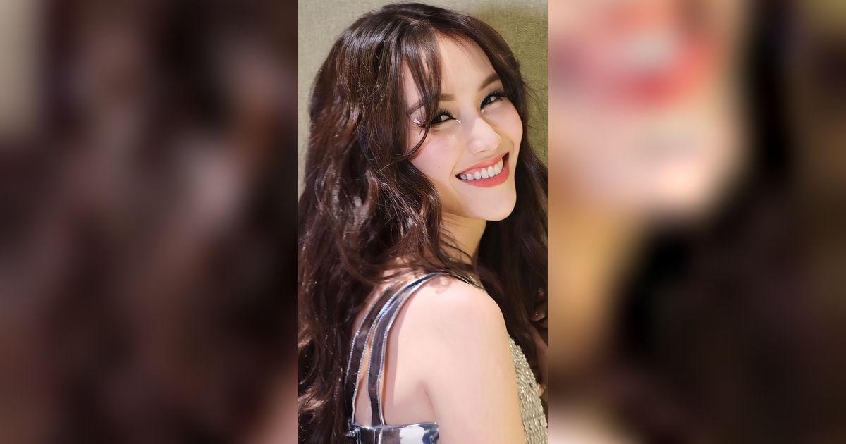 Tampil Serba Silver, Ayu Ting Ting Dipuji jadi Jisoo Versi Lokal