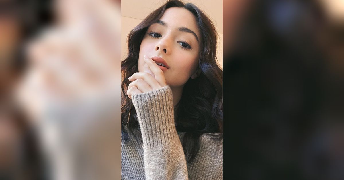 Simpel Banget! Cara Jaga Kulit Sensitif Ala Amanda Rawles