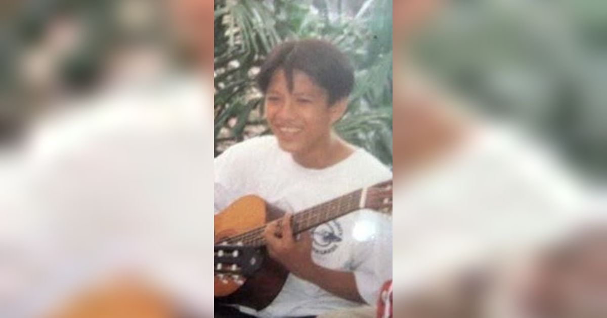 Pemuda Bermain Gitar Ini DO Kuliah Arsitek dan Jalani Masa Sulit, Siapa Sangka Kini Jadi Vokalis Band Idola Wanita